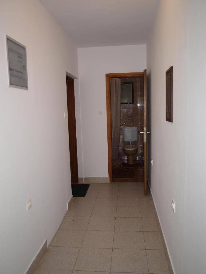 Rooms With A Parking Space Krk - 13553 Vrh  Buitenkant foto