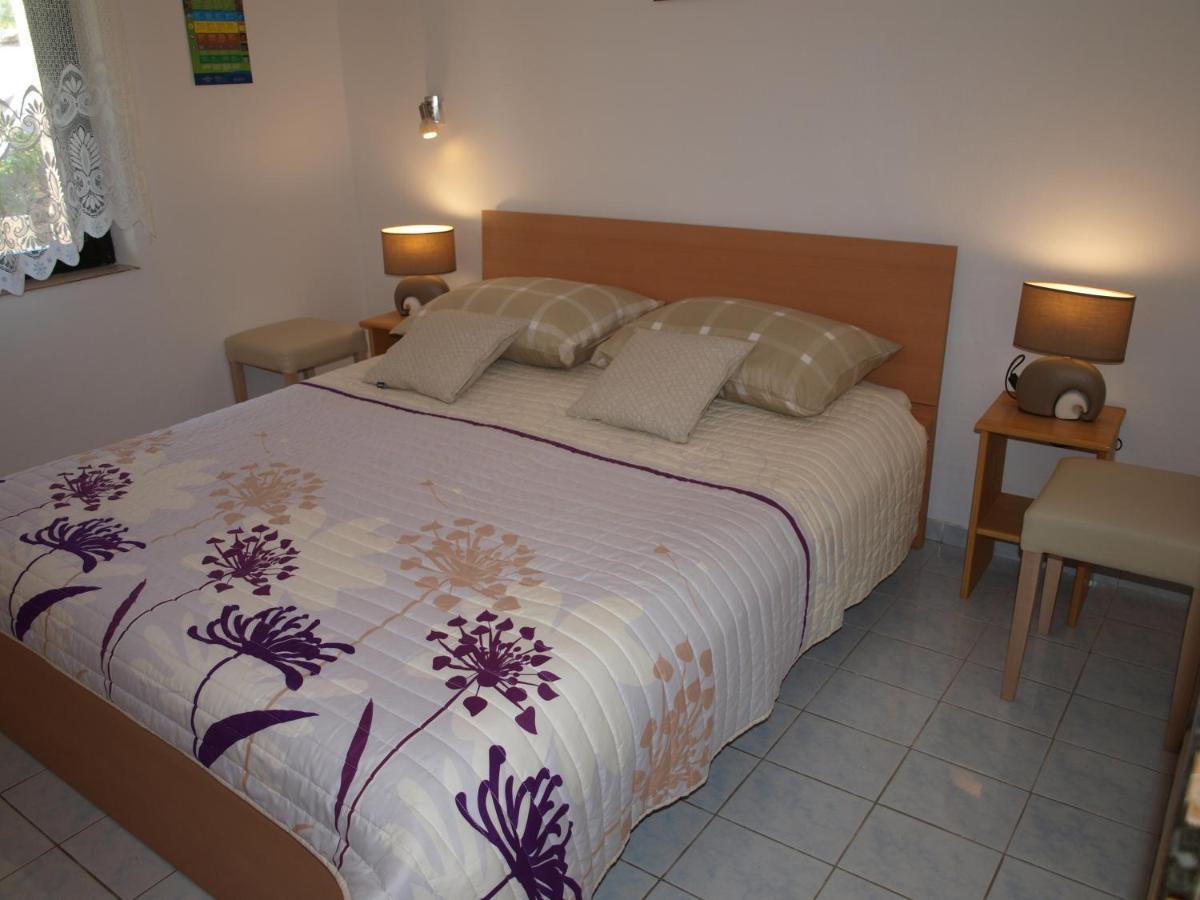 Rooms With A Parking Space Krk - 13553 Vrh  Buitenkant foto